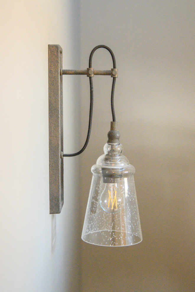 Example of a transitional hallway design with gray walls