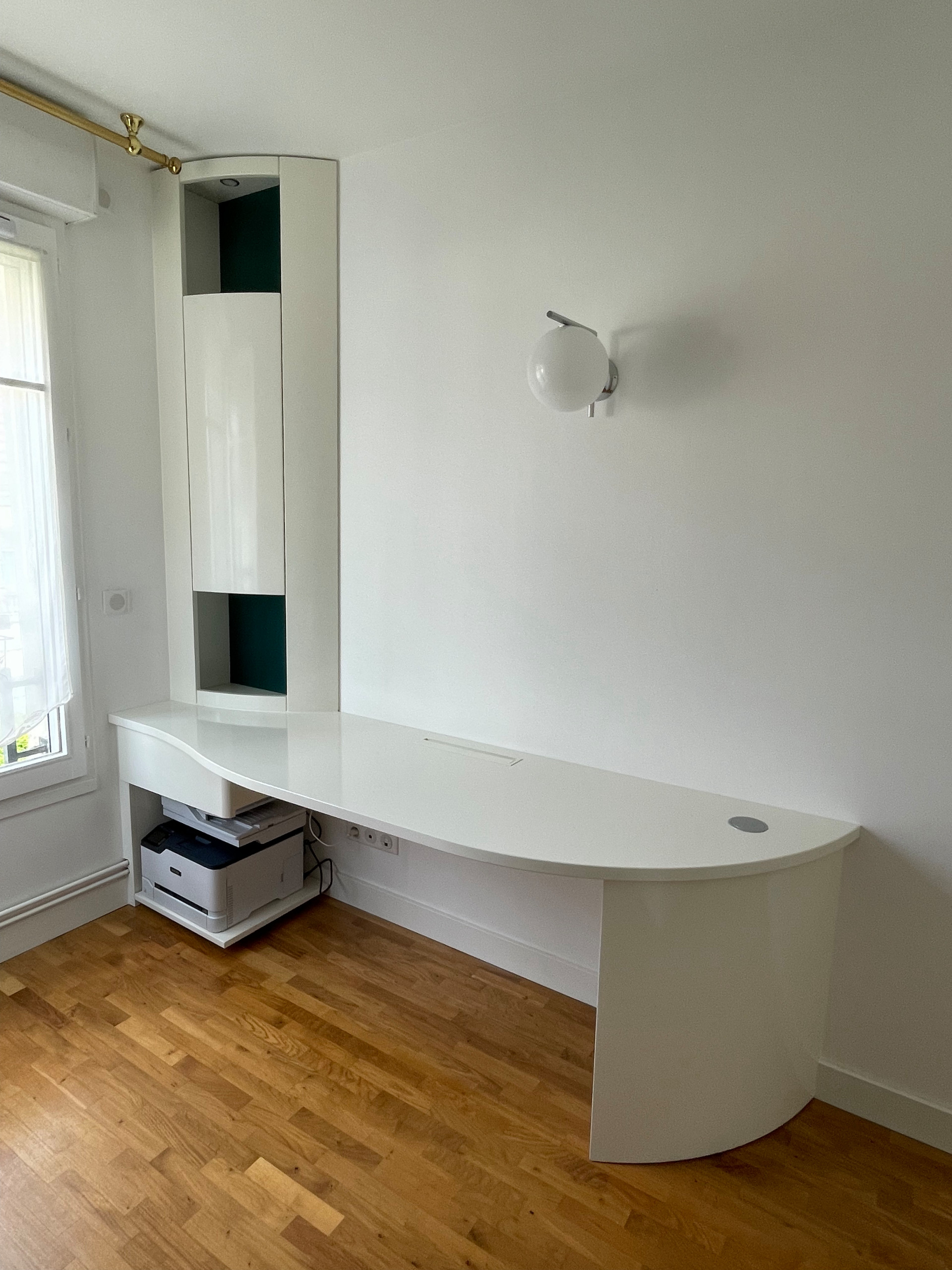Bureau tout en courbes