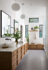 Spa-Like Wet Room Transforms a Tight ’70s Bathroom