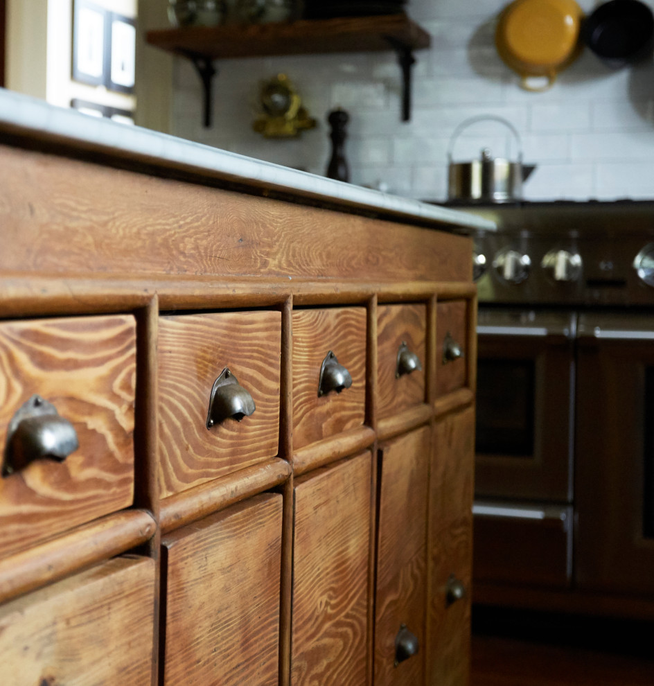 Inspiration for a transitional home design remodel in Chicago