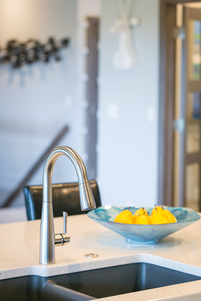 Example of a large mountain style l-shaped vinyl floor eat-in kitchen design with a double-bowl sink, recessed-panel cabinets, dark wood cabinets, quartzite countertops, multicolored backsplash, glass tile backsplash, stainless steel appliances and an island
