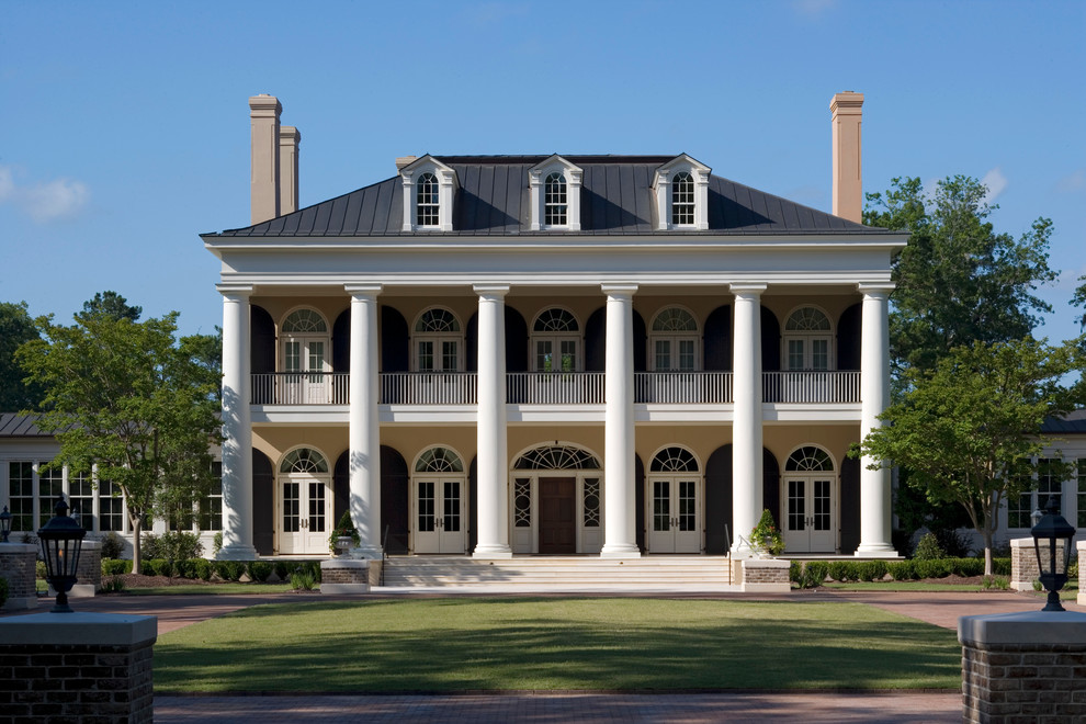 Inspiration for a traditional three-storey exterior in Charleston.