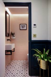 ピンク壁、床。純白壁、床。漆黒壁、床。レッド壁、床。パープル壁、床