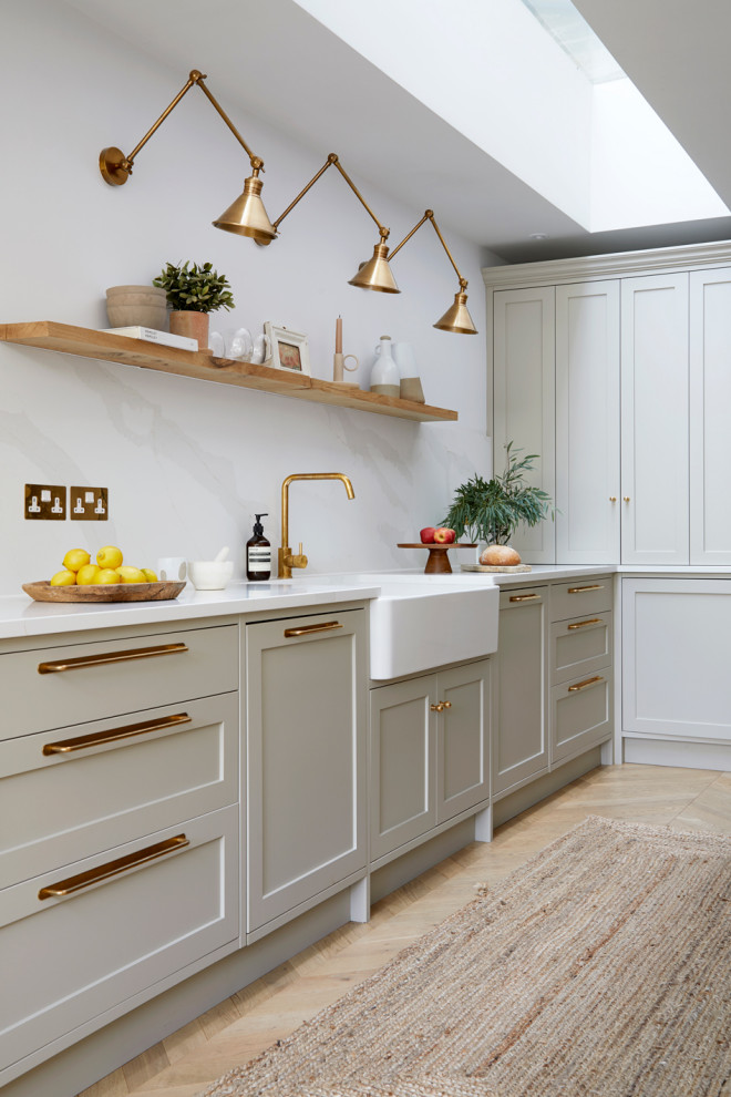 Kitchen - transitional kitchen idea in London