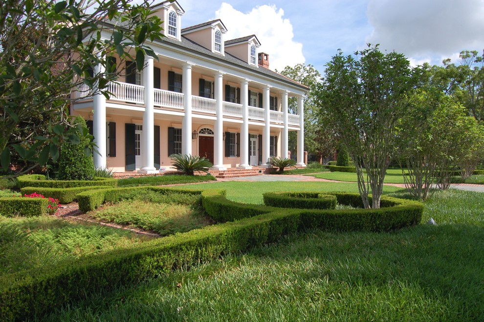 Example of a classic home design design in New Orleans