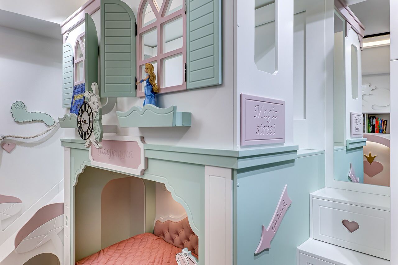 Дизайн-интерьер детской комнаты в стиле "Алиса в стране чудес"