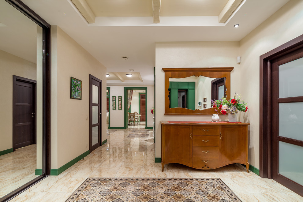 Двухэтажный дом с цокольным этажом и мансардой