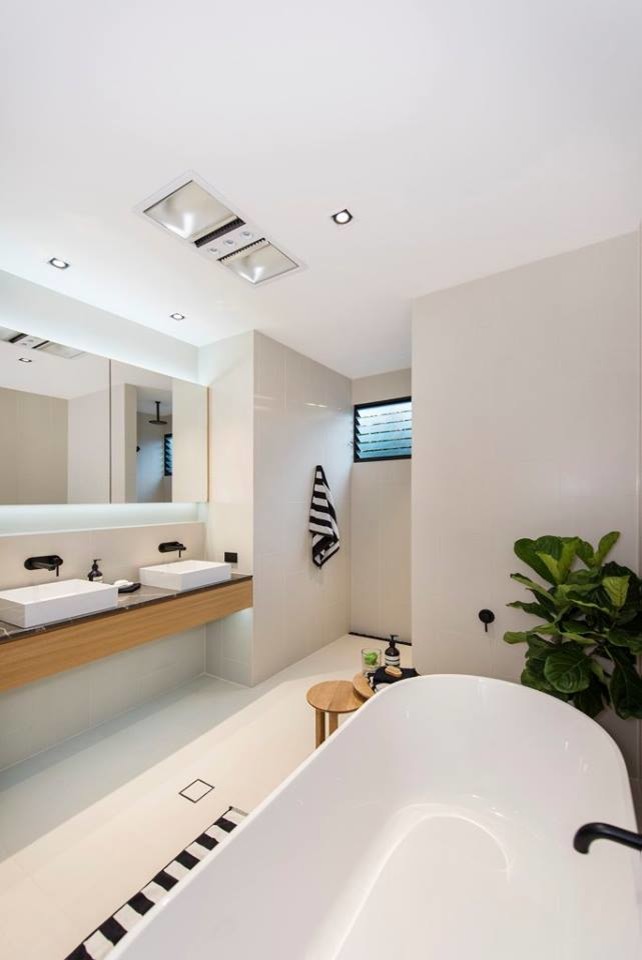 Contemporary bathroom in Brisbane.