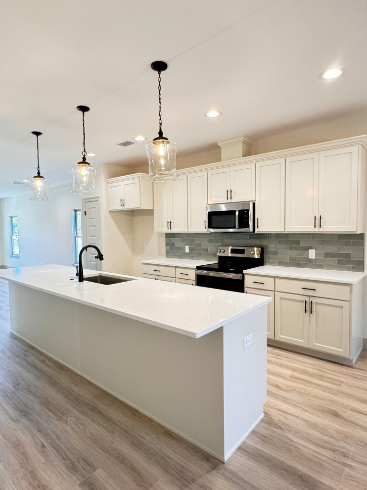 Various Spec Home Designs (working under Suzanne Vickers Construction)