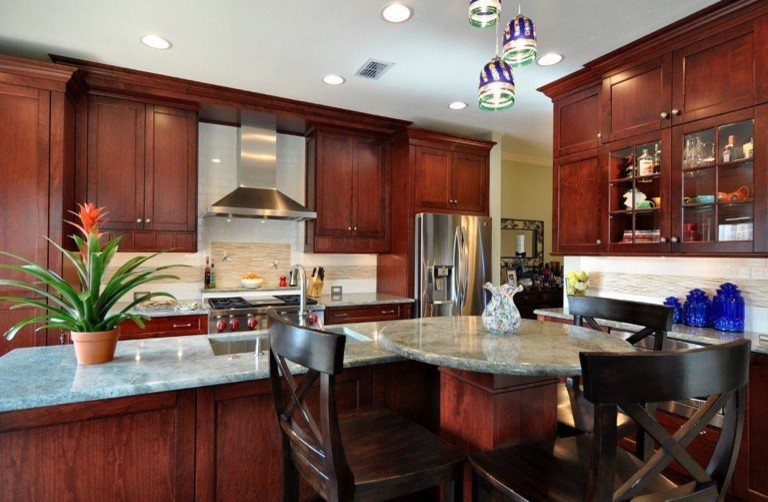 Transitional kitchen photo in Dallas
