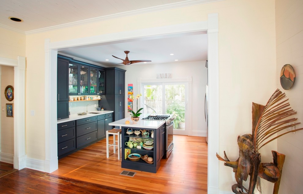 Transitional kitchen photo in Miami