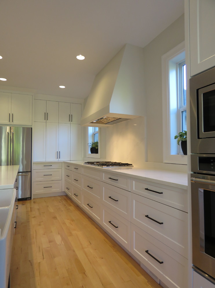 Inspiration for a transitional kitchen remodel in Vancouver