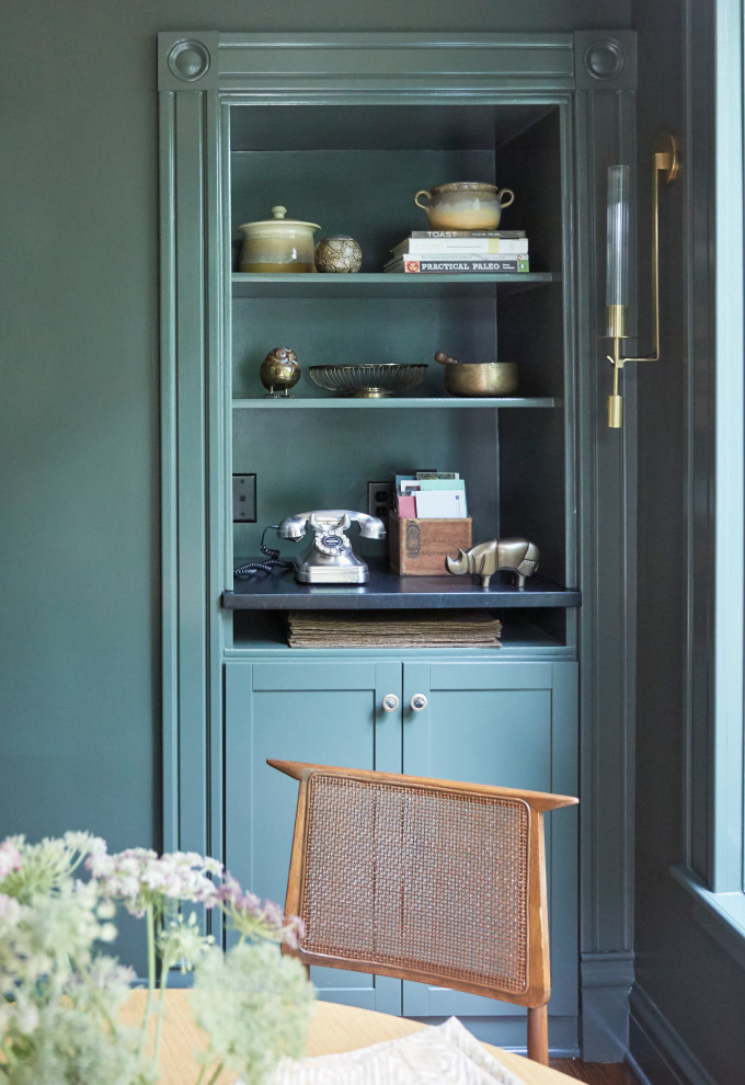 Transitional home design photo in Chicago