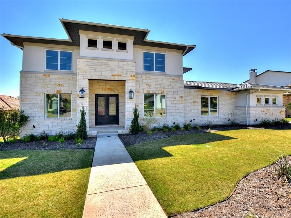 Inspiration for a transitional entryway remodel in Dallas