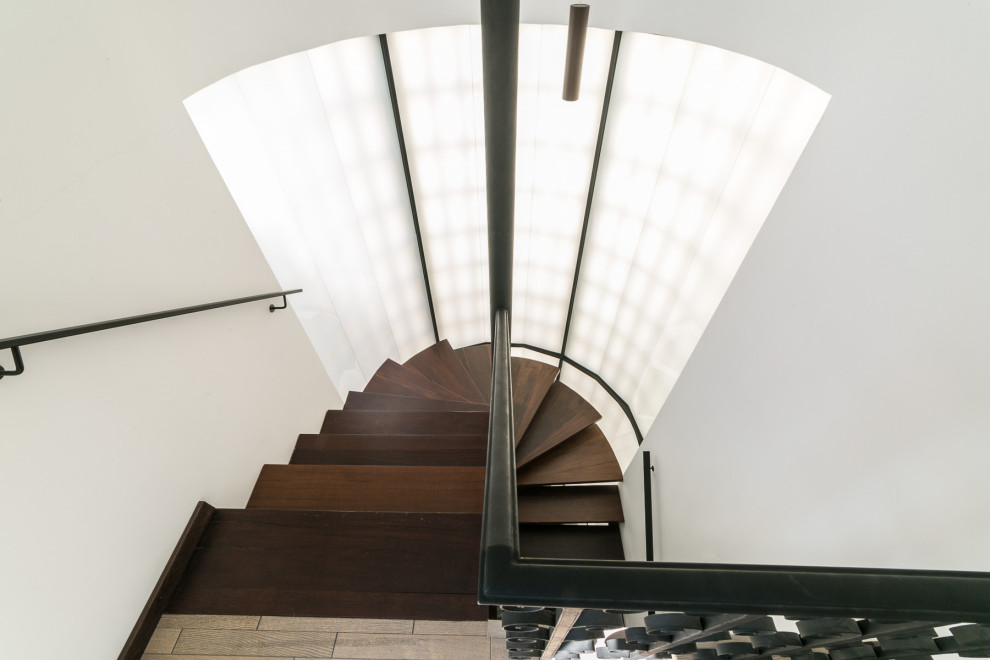 Design ideas for a medium sized contemporary staircase in Madrid.