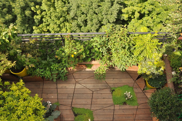 Balkon-Poesie: Eine immergrüne Oase mit beweglichem Boden