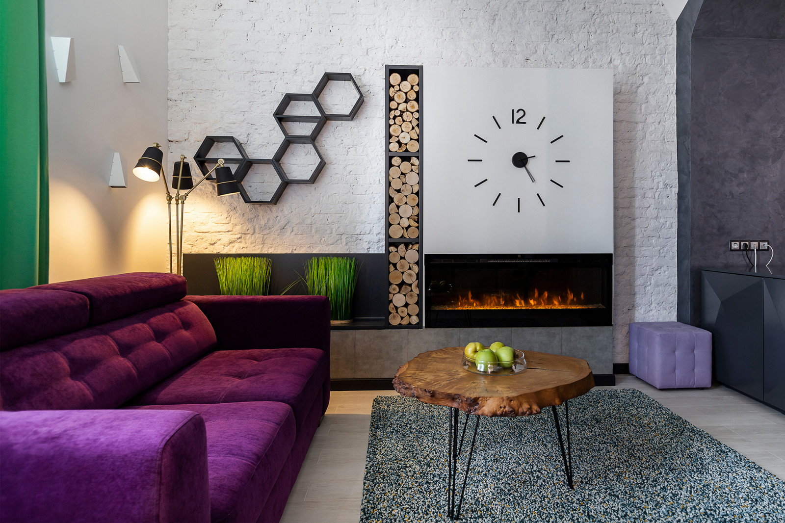 Studio with a soaring bed over grass-plot /Студия с парящей кроватью и лужайкой