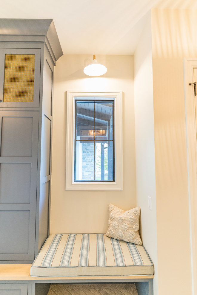 Example of a transitional home design design in Grand Rapids