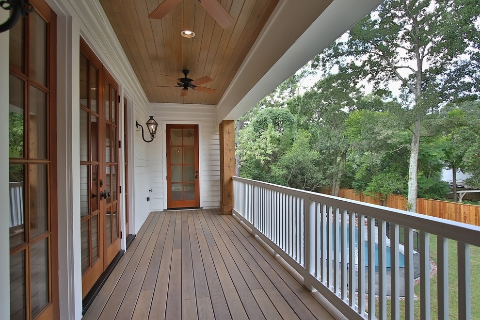 Design ideas for a mid-sized traditional balcony in Houston with a roof extension.