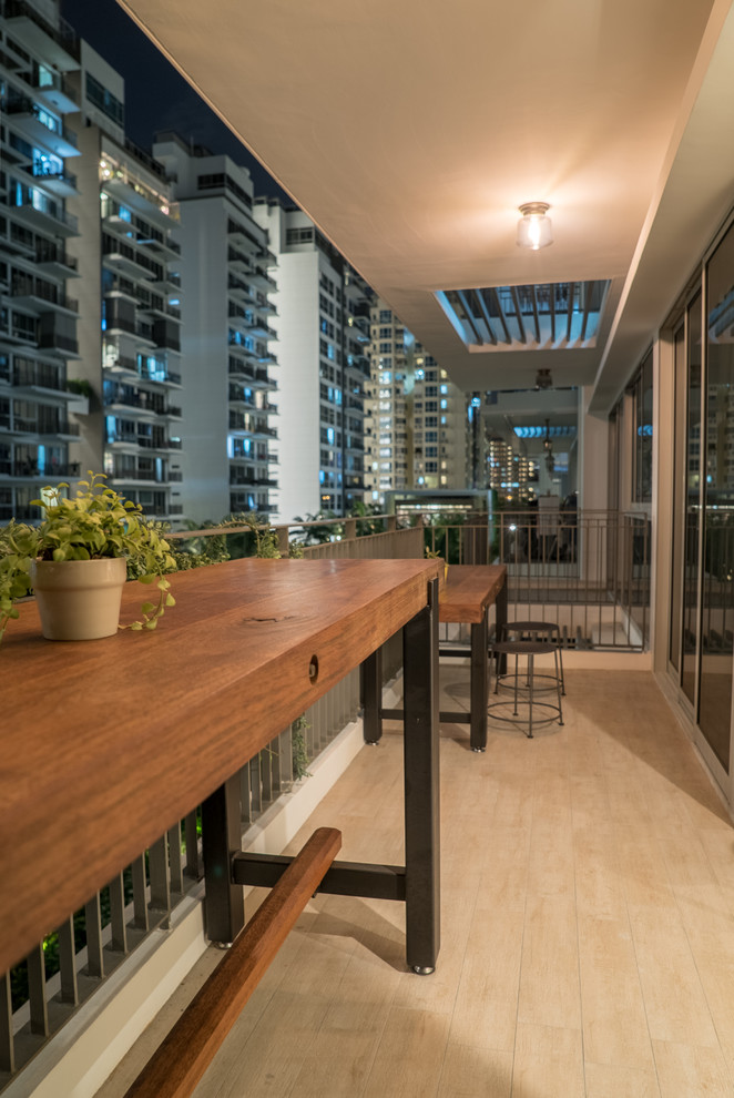 Inspiration for a modern balcony in Singapore.