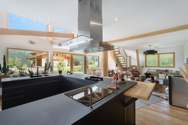 Le chalet revsit&eacute; par la maison de c&egrave;dre rustico-cocina
