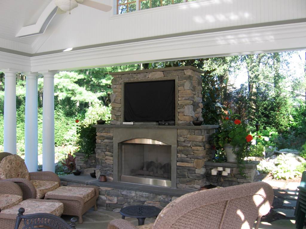 Outdoor Fireplaces & Patios