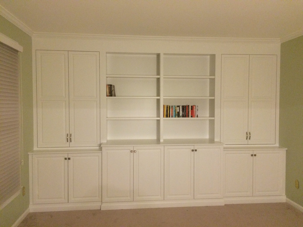 Example of a transitional home design design in Baltimore