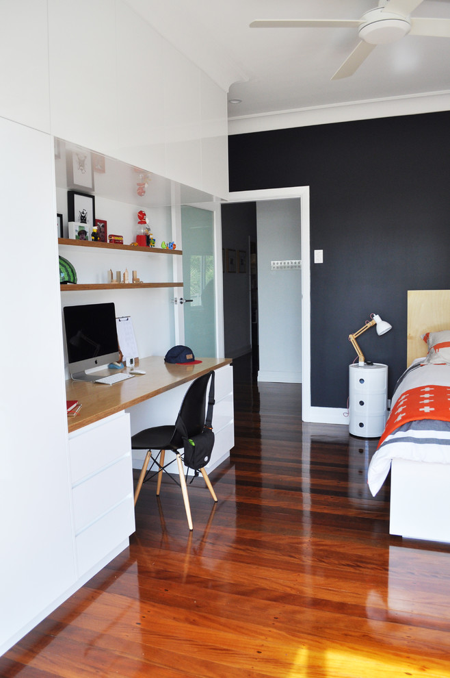 Photo of a mid-sized scandinavian bedroom in Brisbane with white walls and medium hardwood floors.