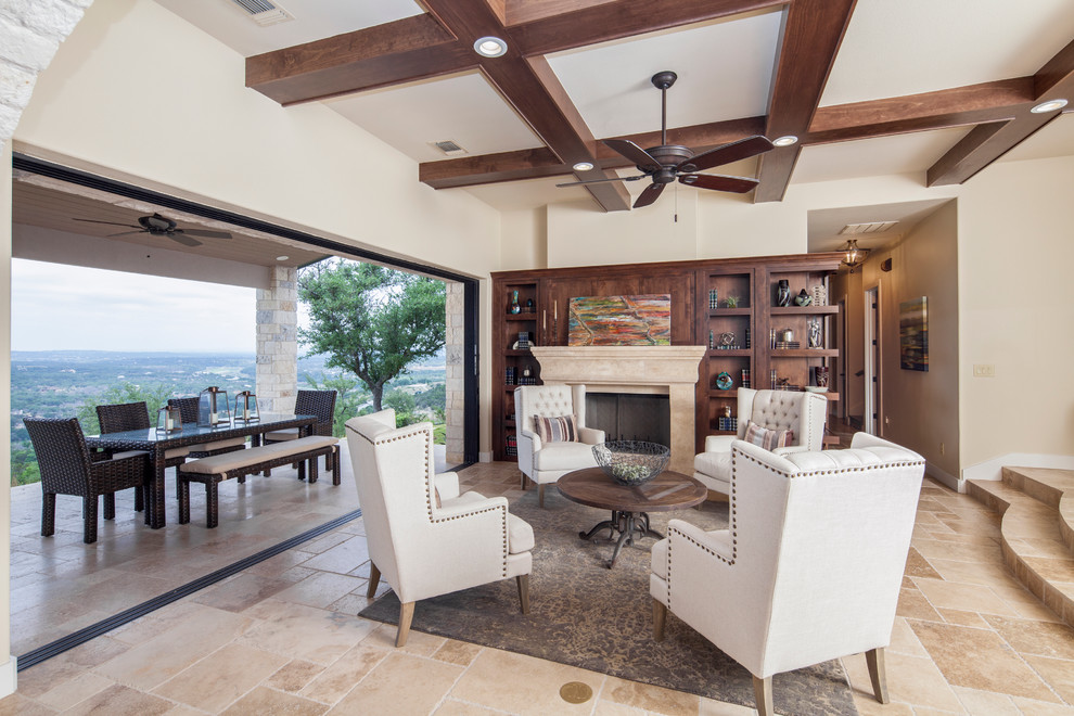 Traditional family room in Austin.