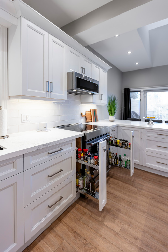 Inspiration for a transitional kitchen remodel in Toronto