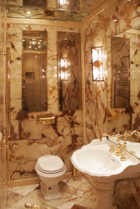 ДИЗАЙН ИНТЕРЬЕРА ВАННОЙ КОМНАТЫ С ОБЛИЦОВКОЙ ИЗ ОНИКСА