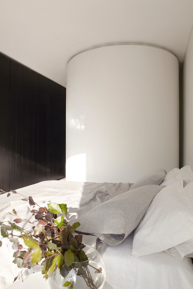 Inspiration for a modern bedroom in Sydney.