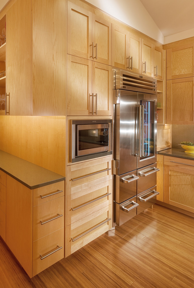 This is an example of a contemporary kitchen in San Francisco with stainless steel appliances.