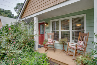 15 Welcoming Small Porches That Bring Big Style (15 photos)