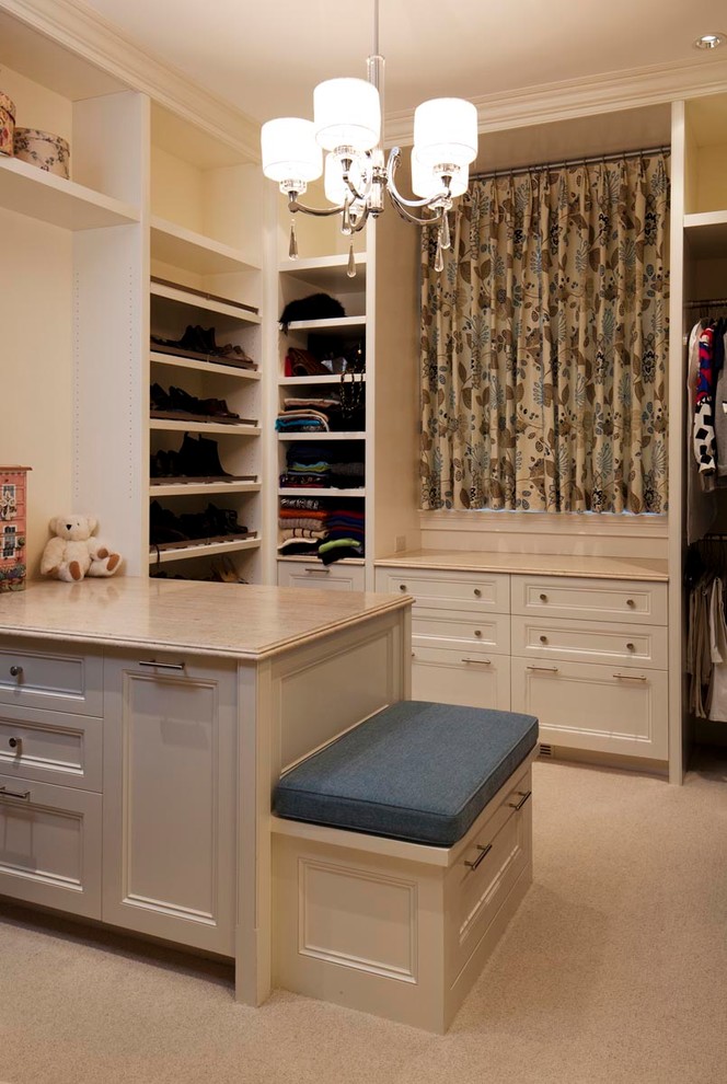 This is an example of a traditional storage and wardrobe in Atlanta.