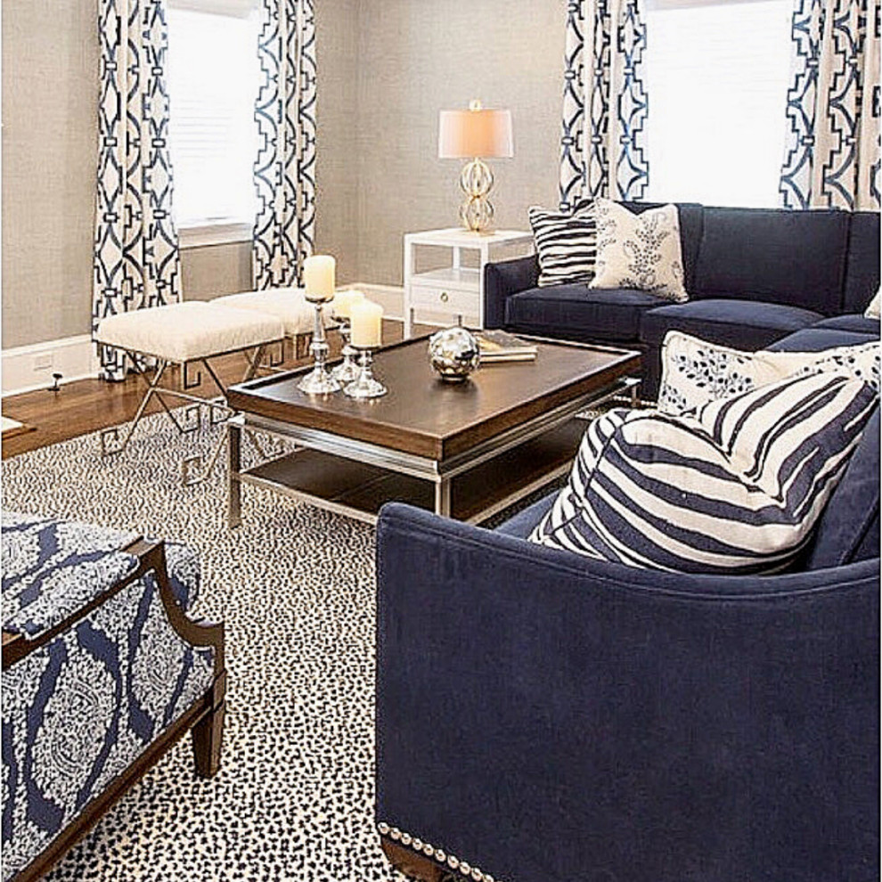 Repräsentatives Modernes Wohnzimmer mit beiger Wandfarbe, Teppichboden, blauem Boden und Tapetenwänden in Philadelphia
