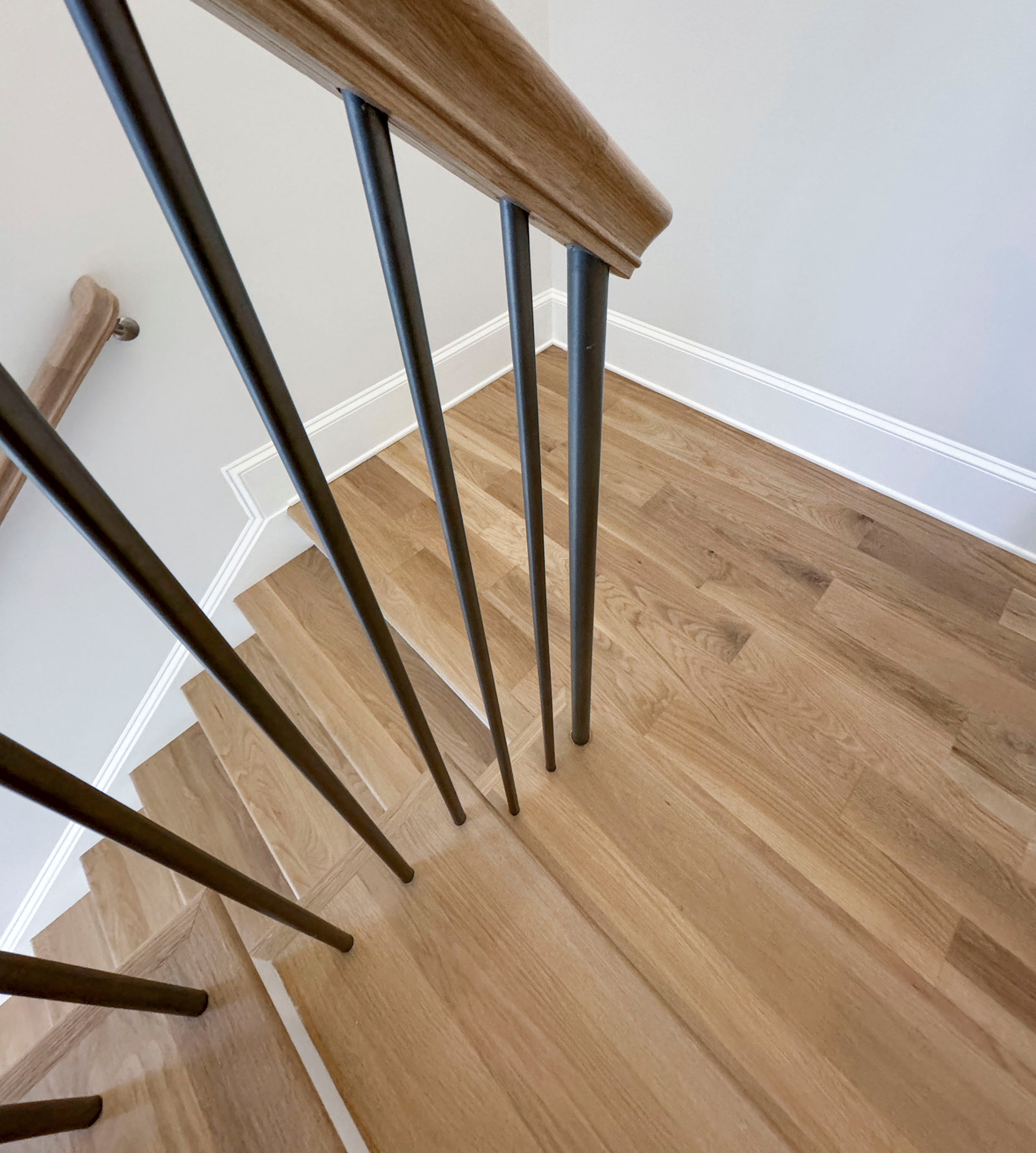 116_Elegant & Eye-catching Curved Staircase, Leesburg VA 20175