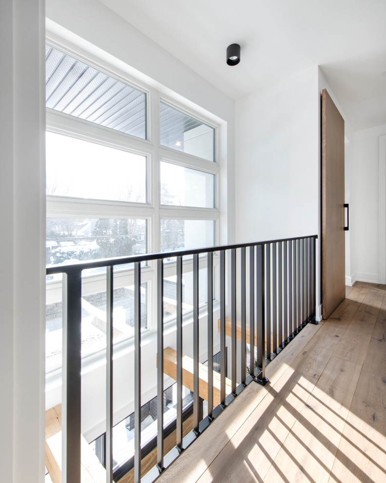 Example of a transitional home design design in Ottawa