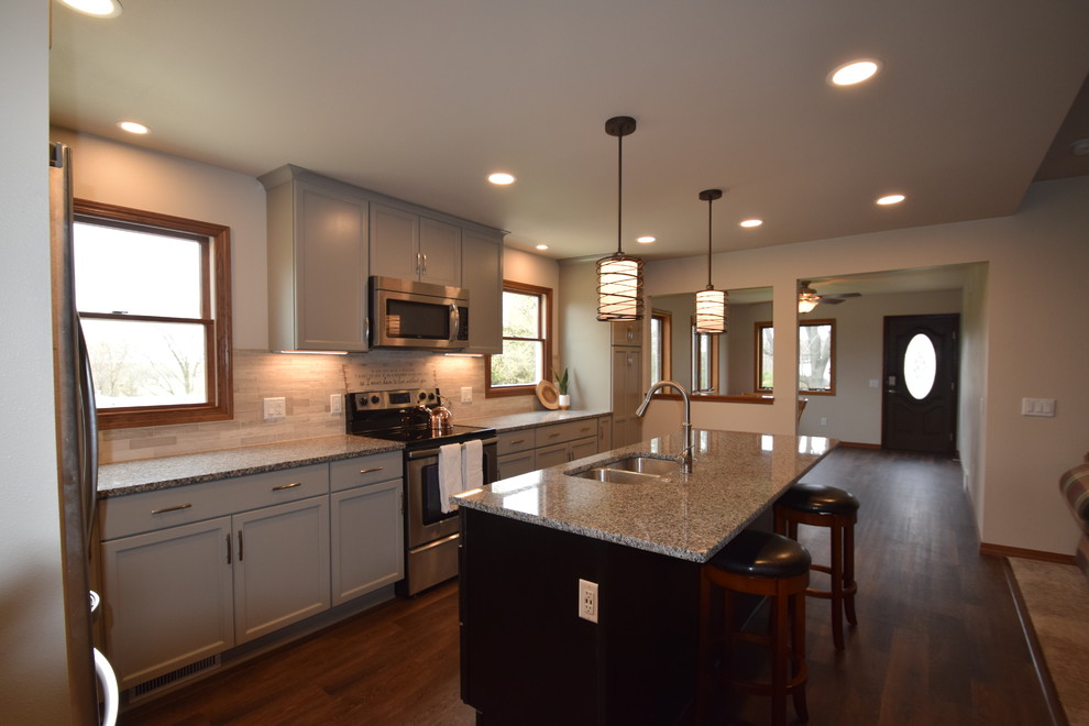 Kitchen - transitional kitchen idea