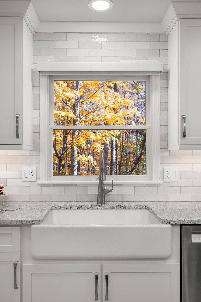 Kitchen - mid-sized transitional kitchen idea in DC Metro with shaker cabinets, white cabinets, quartz countertops, porcelain backsplash, stainless steel appliances and an island