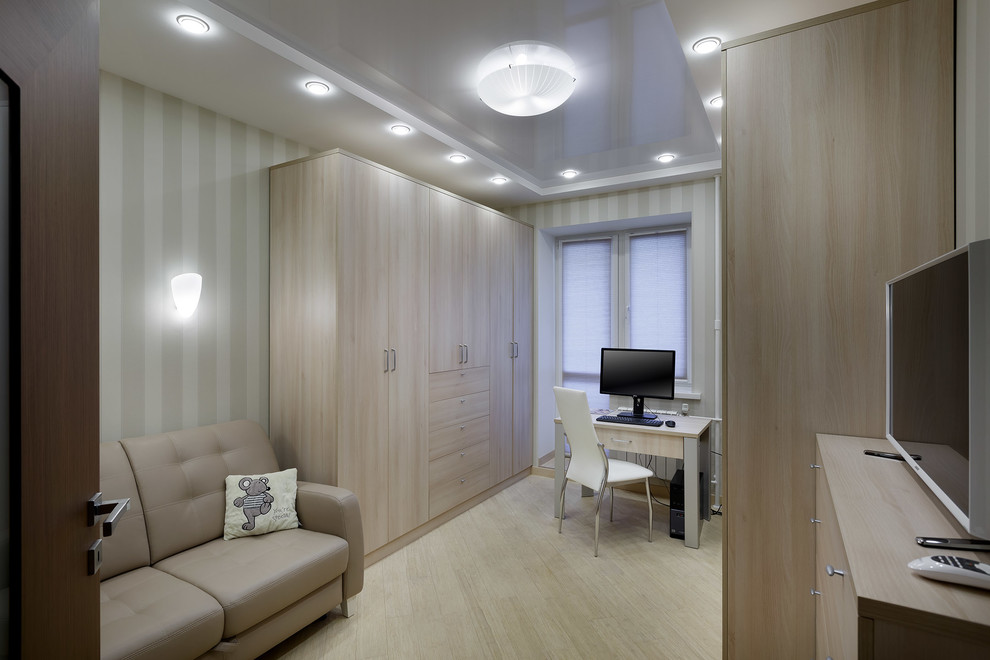 "Вокруг зеркальной колонны"