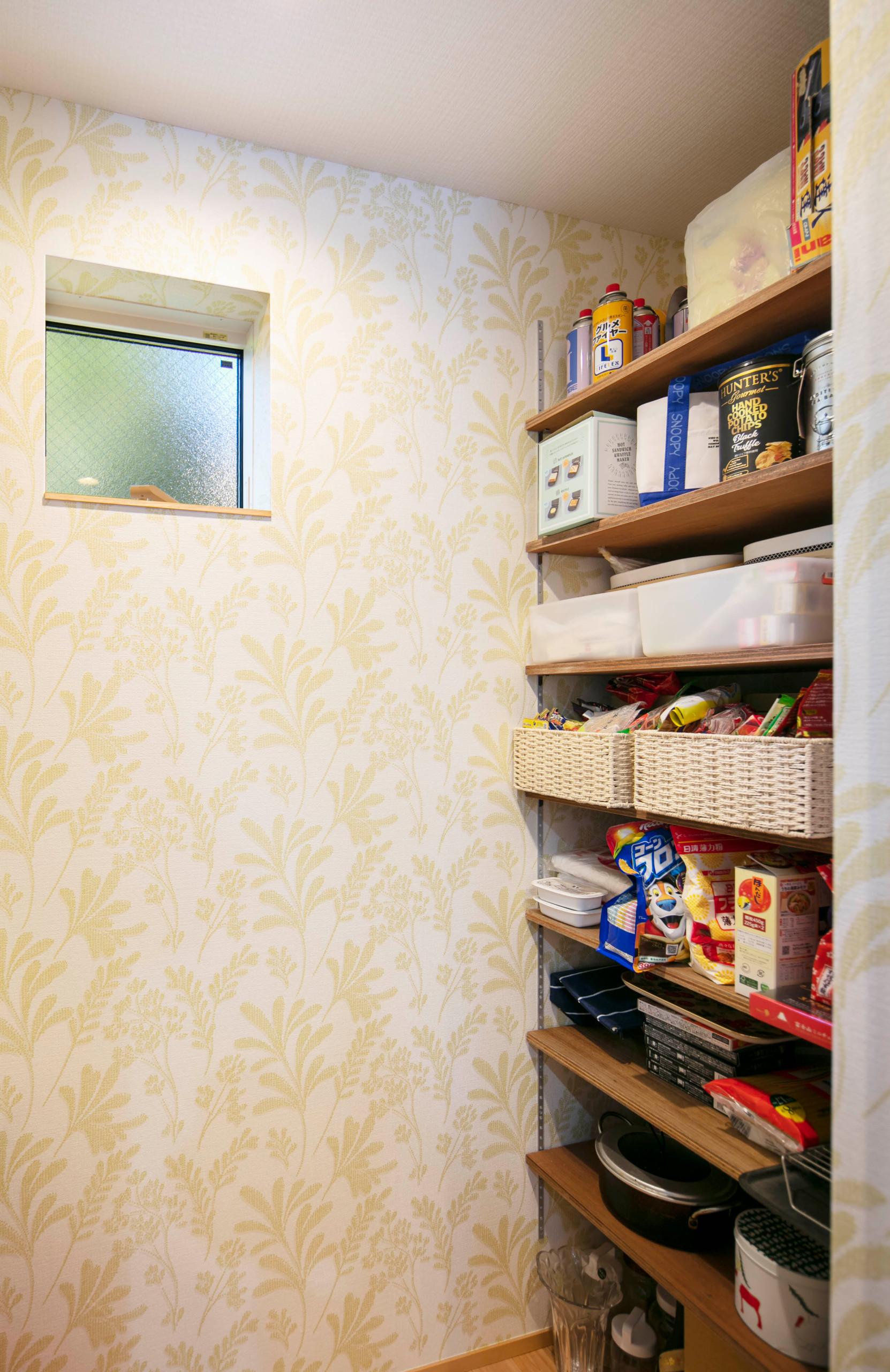 75 Beautiful Kitchen Pantry With Wallpaper Ideas Designs December 22 Houzz Au