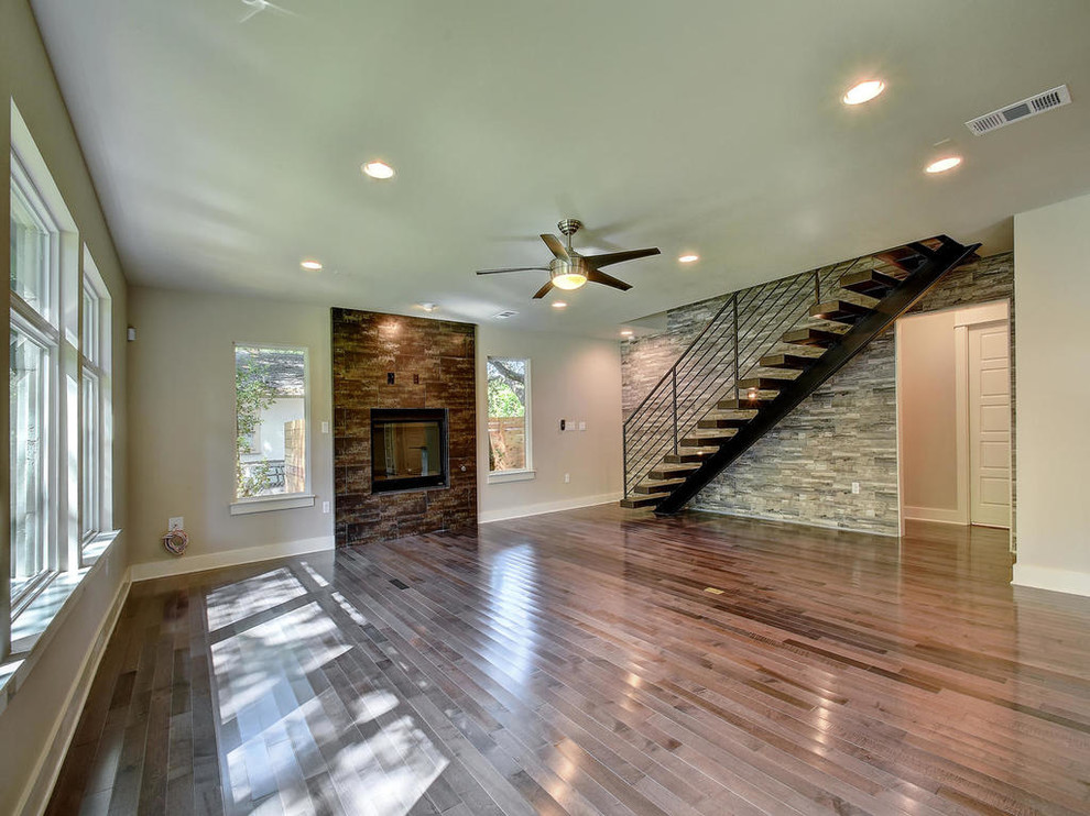 Example of a transitional home design design in Austin