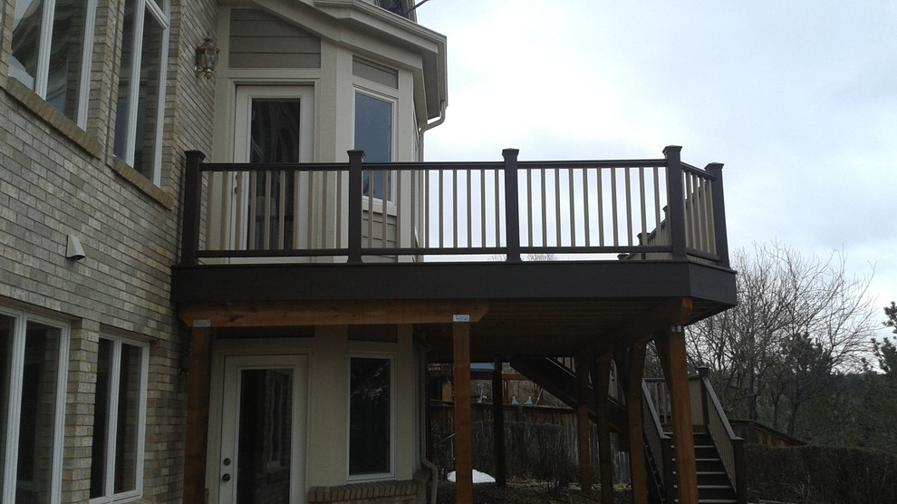 Example of a minimalist deck design in Denver