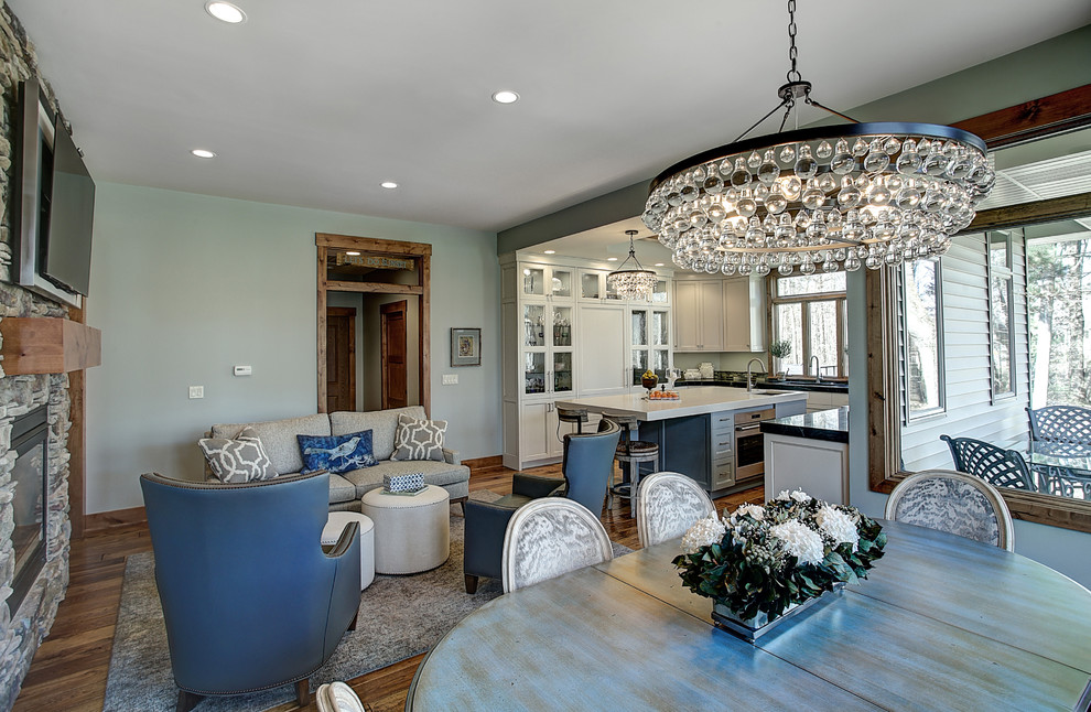 Example of a transitional home design design in Grand Rapids