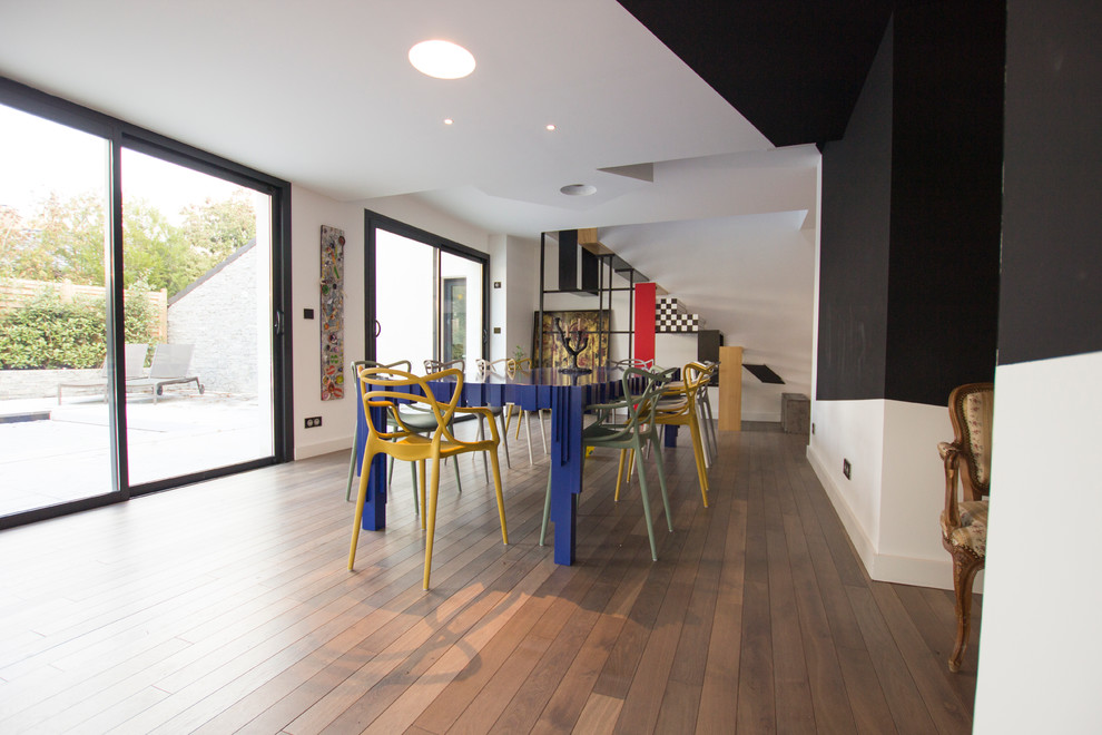 Design ideas for a contemporary dining room in Nantes.