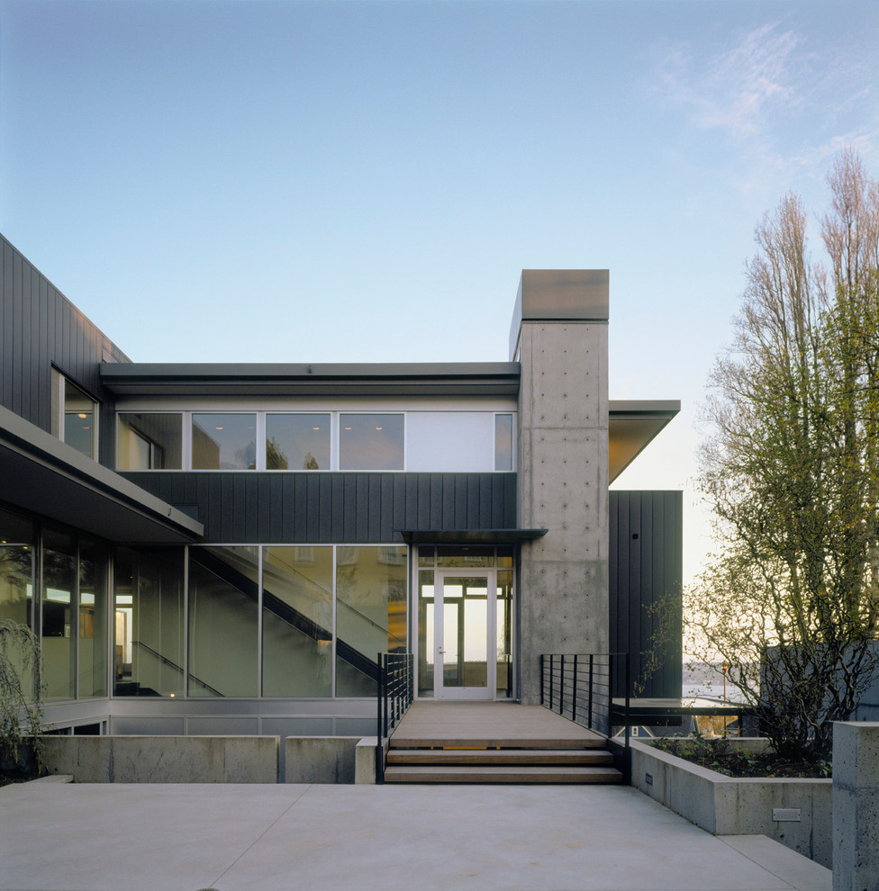 Modern two-storey exterior in Seattle.