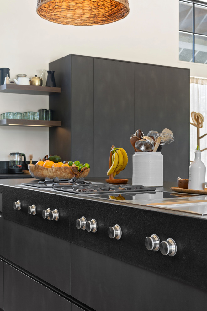Kitchen - rustic kitchen idea in New York