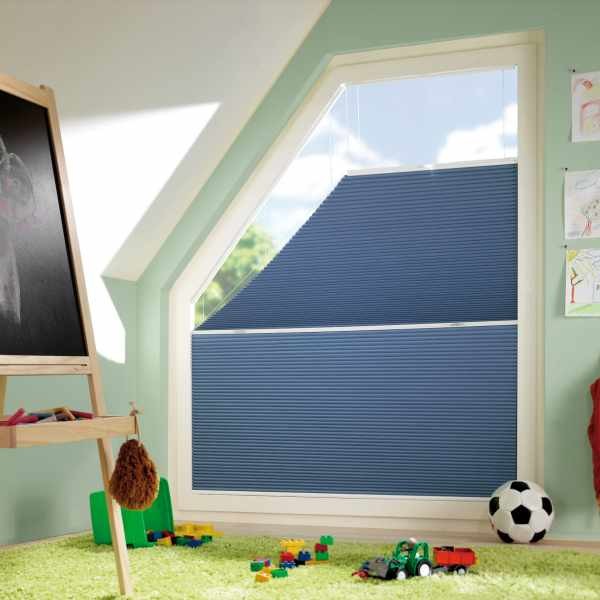 Inspiration for a small transitional kids' room in Houston.