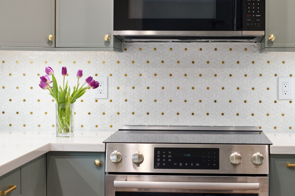 Kitchen - kitchen idea in Seattle